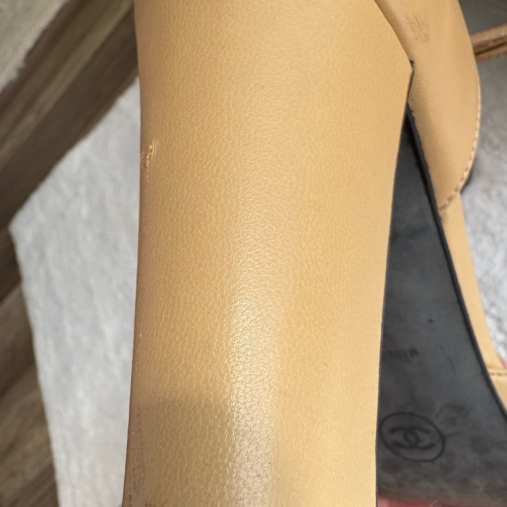 CHANEL Women's Two-Tone classic Beige and Black cap toe Vintage Heels - Picture 12 of 17